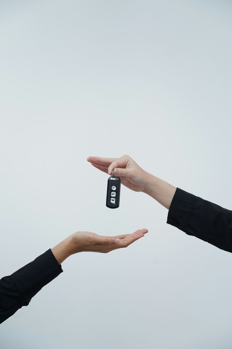 Car key handover (example photo)